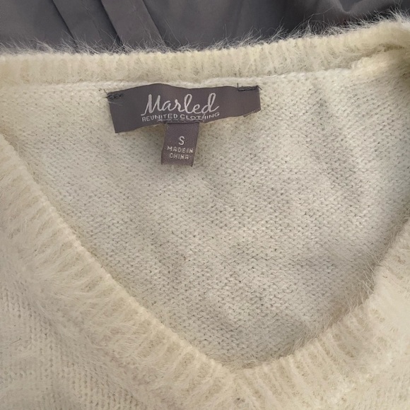 Marled Reunited Clothing Sz S Ivory Fuzzy V Neck Balloon Sleeve Sweater - Picture 4 of 7